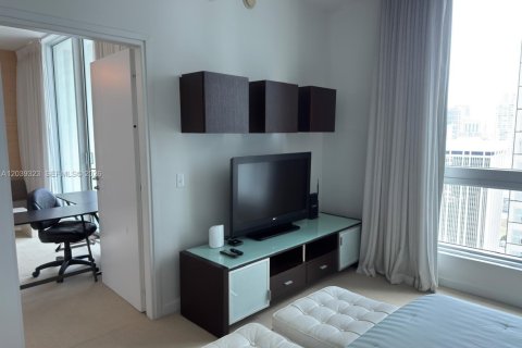 Condo in Miami, Florida, 1 bedroom № 2183377 - photo 11