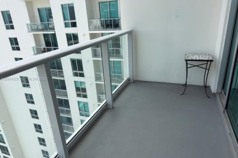 Condo in Miami, Florida, 1 bedroom № 2183377 - photo 8