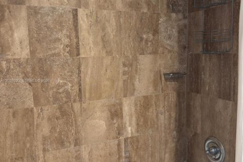 Condo in Miami, Florida, 1 bedroom № 2183377 - photo 15