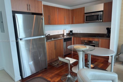 Condo in Miami, Florida, 1 bedroom № 2183377 - photo 3