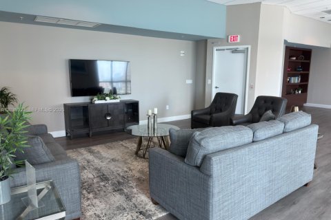 Condo in Miami, Florida, 1 bedroom № 2183377 - photo 17