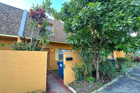 Таунхаус в Санрайз, Флорида 2 спальни, 114.83м2 № 2035395