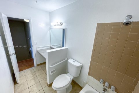 Снять в аренду таунхаус в Санрайз, Флорида 2 спальни, 114.83м2, № 2035395 - фото 17