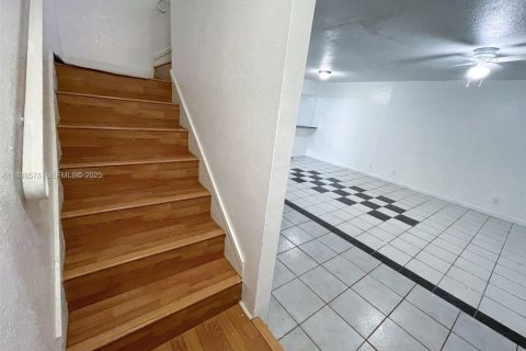 Снять в аренду таунхаус в Санрайз, Флорида 2 спальни, 114.83м2, № 2035395 - фото 9