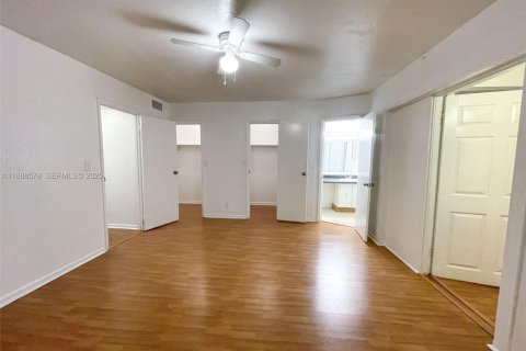 Снять в аренду таунхаус в Санрайз, Флорида 2 спальни, 114.83м2, № 2035395 - фото 14