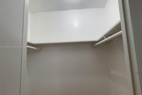 Снять в аренду таунхаус в Санрайз, Флорида 2 спальни, 114.83м2, № 2035395 - фото 15