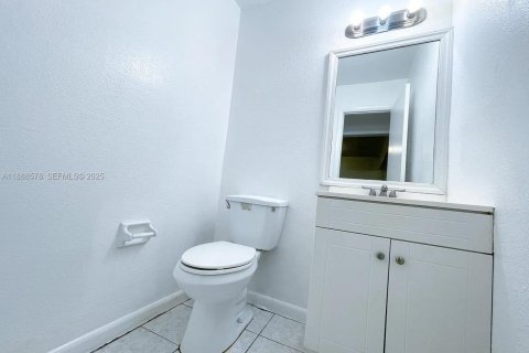 Снять в аренду таунхаус в Санрайз, Флорида 2 спальни, 114.83м2, № 2035395 - фото 8