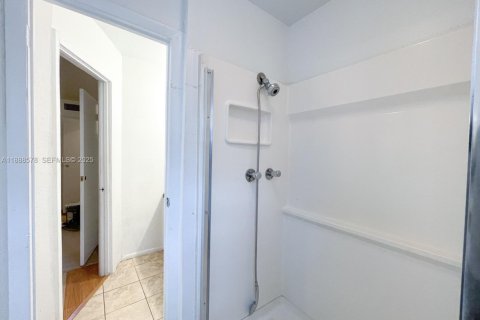 Снять в аренду таунхаус в Санрайз, Флорида 2 спальни, 114.83м2, № 2035395 - фото 12