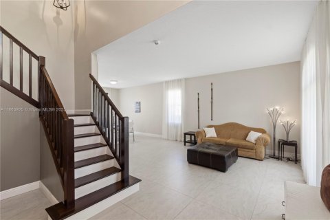 House in Pembroke Pines, Florida 5 bedrooms, 337.98 sq.m. № 1891909 - photo 4