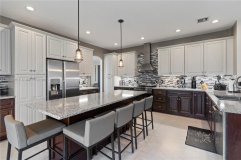 House in Pembroke Pines, Florida 5 bedrooms, 337.98 sq.m. № 1891909 - photo 21
