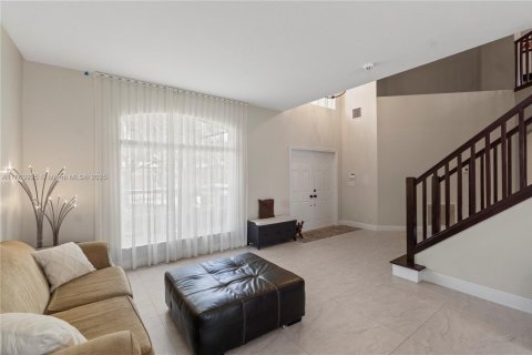 House in Pembroke Pines, Florida 5 bedrooms, 337.98 sq.m. № 1891909 - photo 9