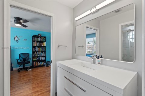 House in Pembroke Pines, Florida 5 bedrooms, 337.98 sq.m. № 1891909 - photo 29