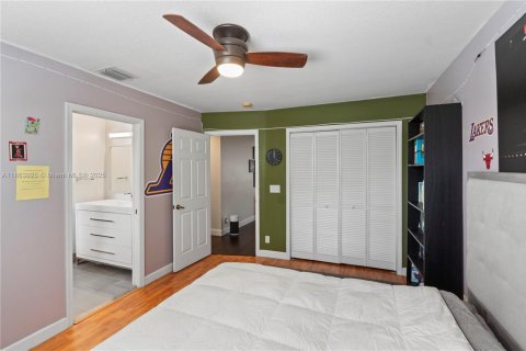 House in Pembroke Pines, Florida 5 bedrooms, 337.98 sq.m. № 1891909 - photo 28
