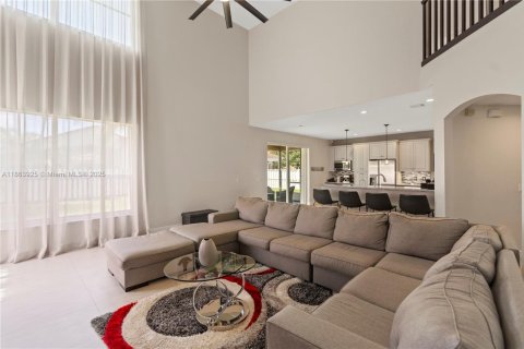 House in Pembroke Pines, Florida 5 bedrooms, 337.98 sq.m. № 1891909 - photo 13