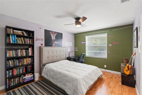 House in Pembroke Pines, Florida 5 bedrooms, 337.98 sq.m. № 1891909 - photo 27