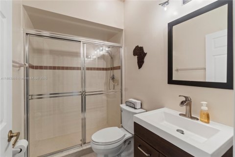 House in Pembroke Pines, Florida 5 bedrooms, 337.98 sq.m. № 1891909 - photo 22