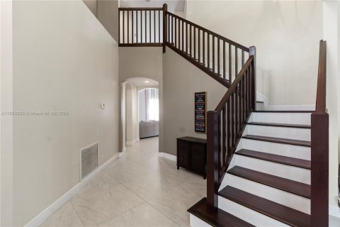 House in Pembroke Pines, Florida 5 bedrooms, 337.98 sq.m. № 1891909 - photo 10