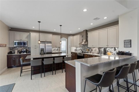 House in Pembroke Pines, Florida 5 bedrooms, 337.98 sq.m. № 1891909 - photo 16