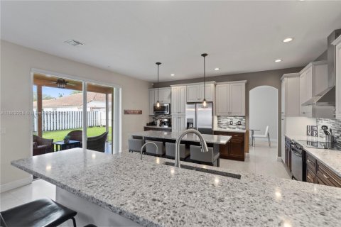 House in Pembroke Pines, Florida 5 bedrooms, 337.98 sq.m. № 1891909 - photo 20