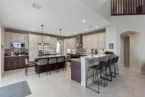House in Pembroke Pines, Florida 5 bedrooms, 337.98 sq.m. № 1891909 - photo 15