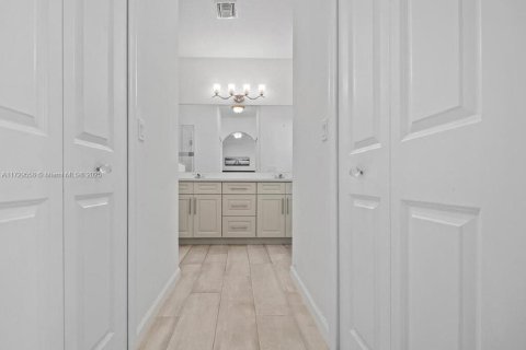 Casa en venta en Port St. Lucie, Florida, 4 dormitorios, 184.78 m2 № 1892746 - foto 18