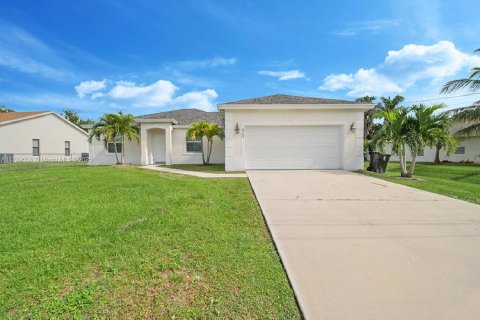 Casa en venta en Port St. Lucie, Florida, 4 dormitorios, 184.78 m2 № 1892746 - foto 1
