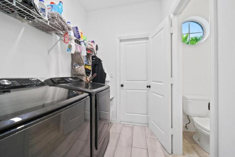 Casa en venta en Port St. Lucie, Florida, 4 dormitorios, 184.78 m2 № 1892746 - foto 15