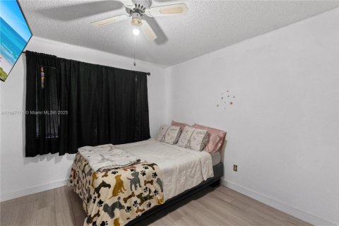 House in Sunrise, Florida 3 bedrooms, 119.01 sq.m. № 1941903 - photo 27