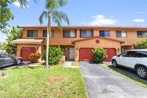 House in Sunrise, Florida 3 bedrooms, 119.01 sq.m. № 1941903 - photo 1