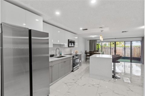 House in Sunrise, Florida 3 bedrooms, 119.01 sq.m. № 1941903 - photo 8