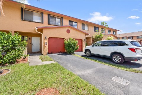 House in Sunrise, Florida 3 bedrooms, 119.01 sq.m. № 1941903 - photo 2