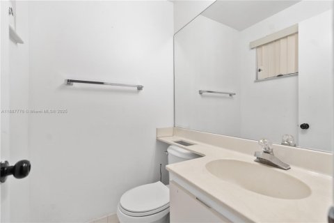 House in Sunrise, Florida 3 bedrooms, 119.01 sq.m. № 1941903 - photo 12