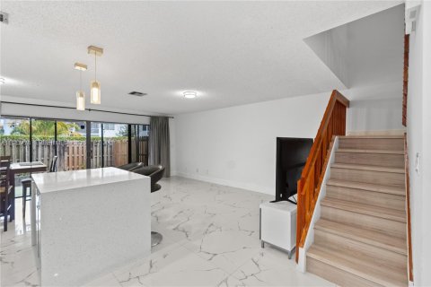 House in Sunrise, Florida 3 bedrooms, 119.01 sq.m. № 1941903 - photo 10