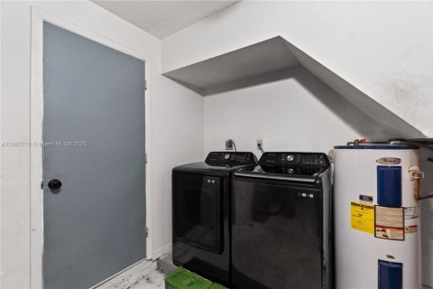 House in Sunrise, Florida 3 bedrooms, 119.01 sq.m. № 1941903 - photo 15
