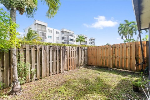House in Sunrise, Florida 3 bedrooms, 119.01 sq.m. № 1941903 - photo 19