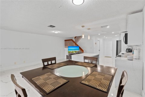 House in Sunrise, Florida 3 bedrooms, 119.01 sq.m. № 1941903 - photo 11