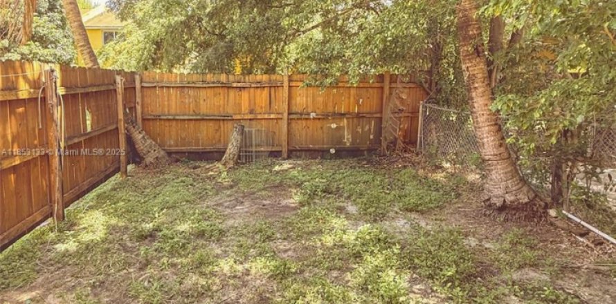 Touwnhouse à Opa-locka, Floride 3 chambres, 116.41 m2 № 1877683
