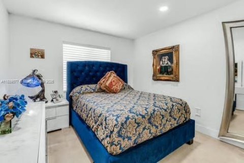 Casa en venta en Miami, Florida, 4 dormitorios, 220.92 m2 № 2034726 - foto 24
