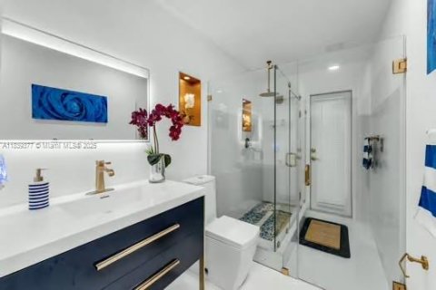 Casa en venta en Miami, Florida, 4 dormitorios, 220.92 m2 № 2034726 - foto 17