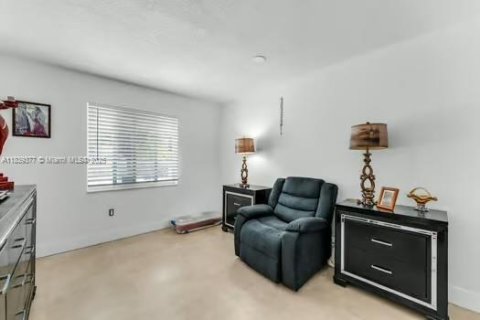 Casa en venta en Miami, Florida, 4 dormitorios, 220.92 m2 № 2034726 - foto 27