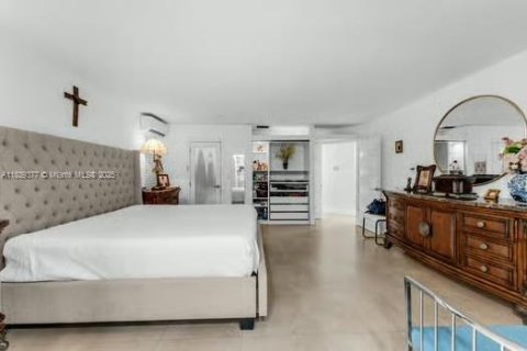 Casa en venta en Miami, Florida, 4 dormitorios, 220.92 m2 № 2034726 - foto 20