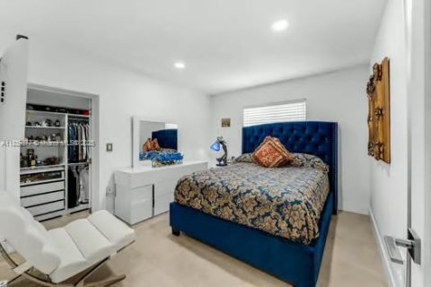 Casa en venta en Miami, Florida, 4 dormitorios, 220.92 m2 № 2034726 - foto 23