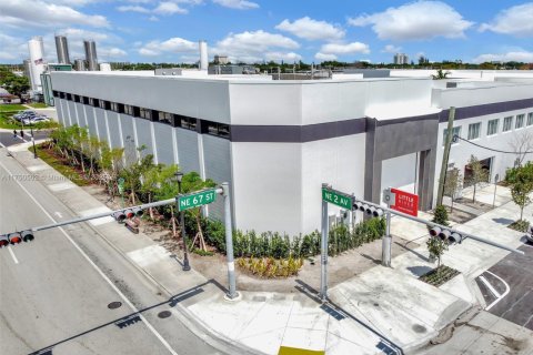 Propiedad comercial en venta en Miami, Florida № 1983253 - foto 1
