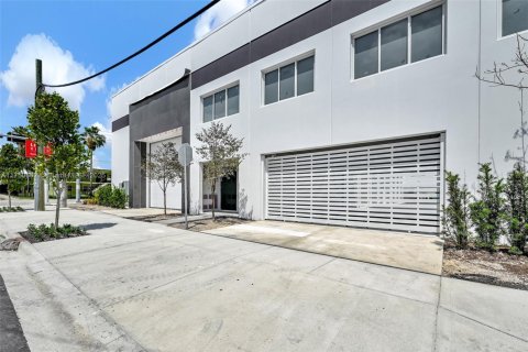 Propiedad comercial en venta en Miami, Florida № 1983253 - foto 4