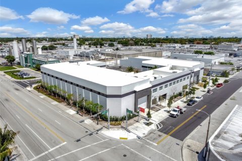 Propiedad comercial en venta en Miami, Florida № 1983253 - foto 2