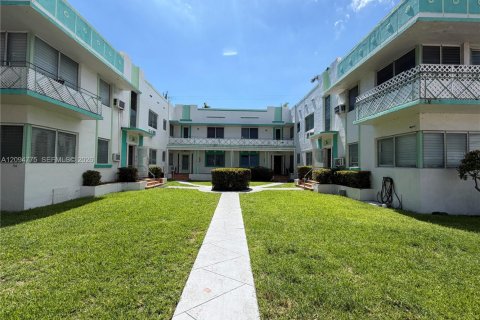 Apartment in Miami Beach, Florida 1 bedroom, 59.46 sq.m. № 2401447