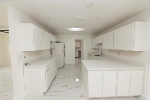 Casa en venta en St. Lucie, Florida, 5 dormitorios, 190.82 m2 № 2290881 - foto 9