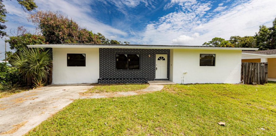 Casa en St. Lucie, Florida 5 dormitorios, 190.82 m2 № 2290881