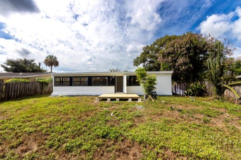 Casa en venta en St. Lucie, Florida, 5 dormitorios, 190.82 m2 № 2290881 - foto 2