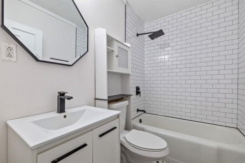 Duplex à vendre à Tampa, Floride: 3 chambres, 124.86 m2 № 2389238 - photo 6